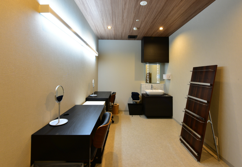 POWDER ROOM